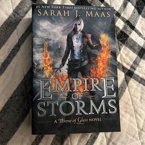 Throne of Glass Book - Sarah J Maas - Empire of Storms